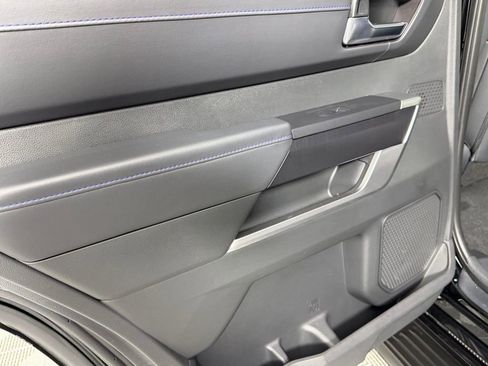 Used 2025 Toyota Sequoia Platinum image 27