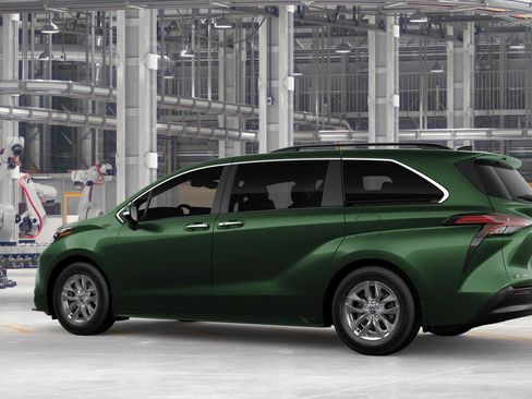 New 2026 Toyota Sienna XLE image 5