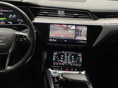 Used 2022 Audi e-tron Premium Plus w/ Premium Plus Package image 31