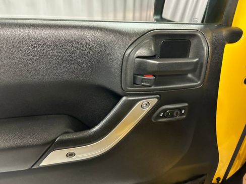 Used 2015 Jeep Wrangler Sahara w/ Dual Top Group image 13