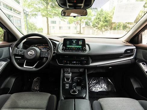Used 2023 Nissan Rogue SV AWD/4WD image 28