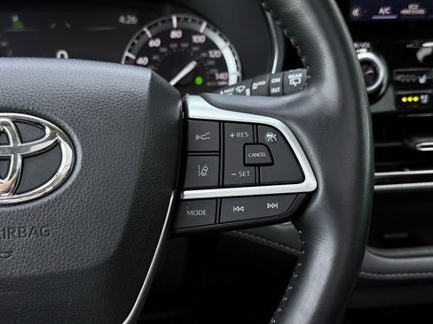 Used 2022 Toyota Highlander Platinum image 39