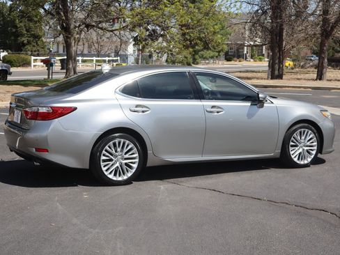 Used 2015 Lexus ES 350 w/ Luxury Package image 4