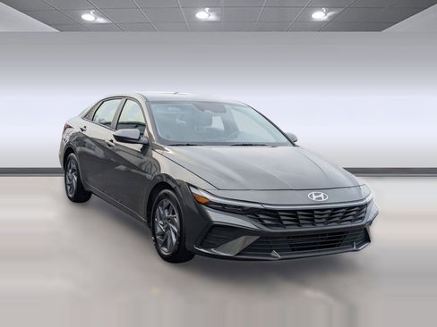 Used 2024 Hyundai Elantra SEL image 7