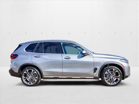 Used 2026 BMW X5 xDrive40i AWD/4WD image 4
