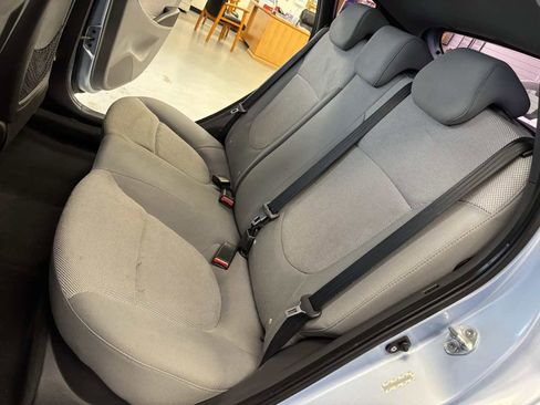 Used 2012 Hyundai Accent GS image 22