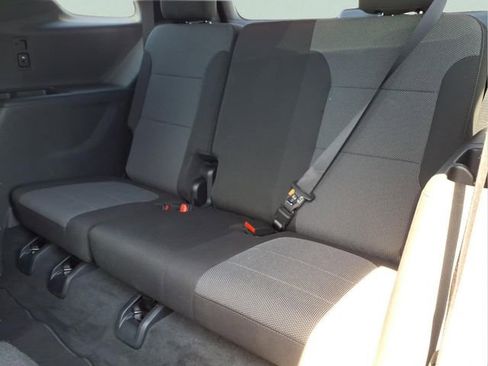 Used 2023 Chevrolet Traverse LT image 21