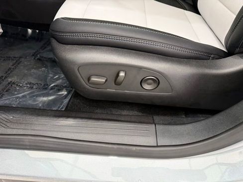 New 2026 Chevrolet Equinox EV LT FWD image 12