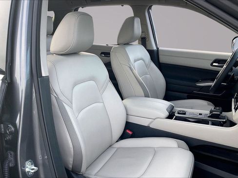 Used 2024 Nissan Pathfinder SL w/ SL Premium Package image 7