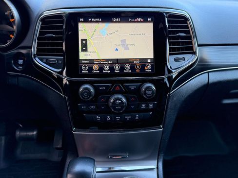 Used 2020 Jeep Grand Cherokee Limited w/ Premium Lighting Group image 19