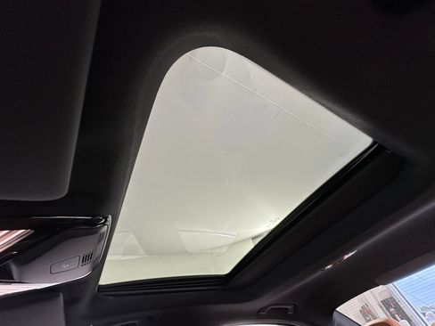 Used 2026 BMW 330i Sedan w/ M Sport Package image 12