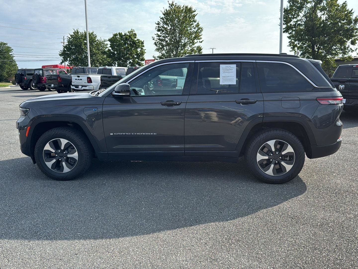 Used 2024 Jeep Grand Cherokee Limited 4xe AWD/4WD image 2