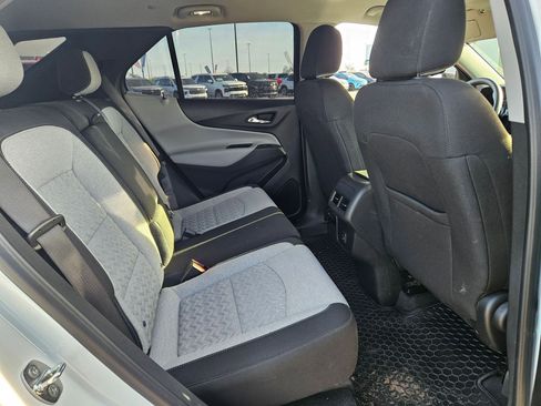 Used 2022 Chevrolet Equinox LS w/ LS Convenience Package image 18