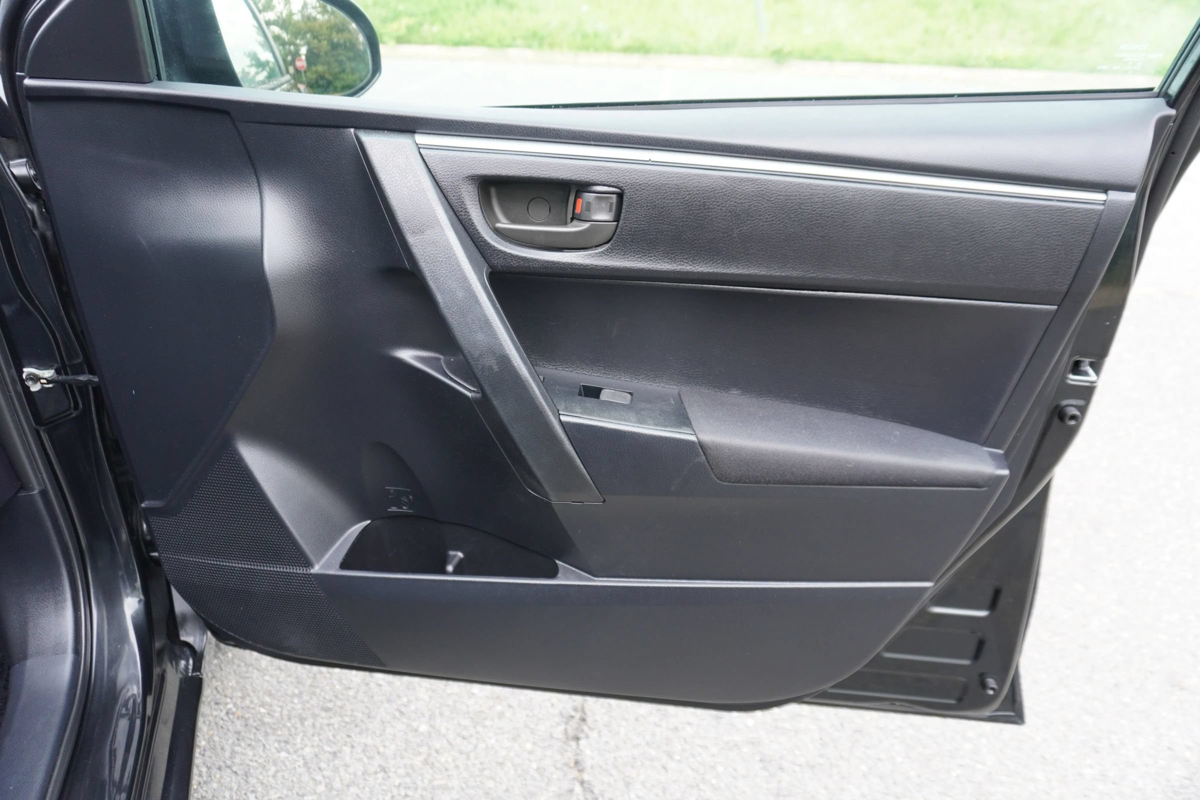 Used 2014 Toyota Corolla L FWD image 16