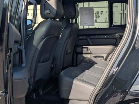 Used 2023 Land Rover Defender 110 V8 image 14