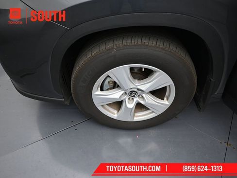 Used 2023 Toyota Highlander L image 39