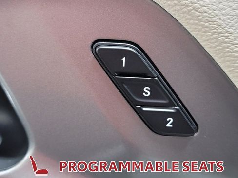 Used 2023 Chrysler Pacifica Touring-L FWD image 29