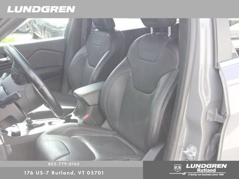 Used 2021 Jeep Cherokee Limited w/ Mopar Interior Package AWD/4WD image 17