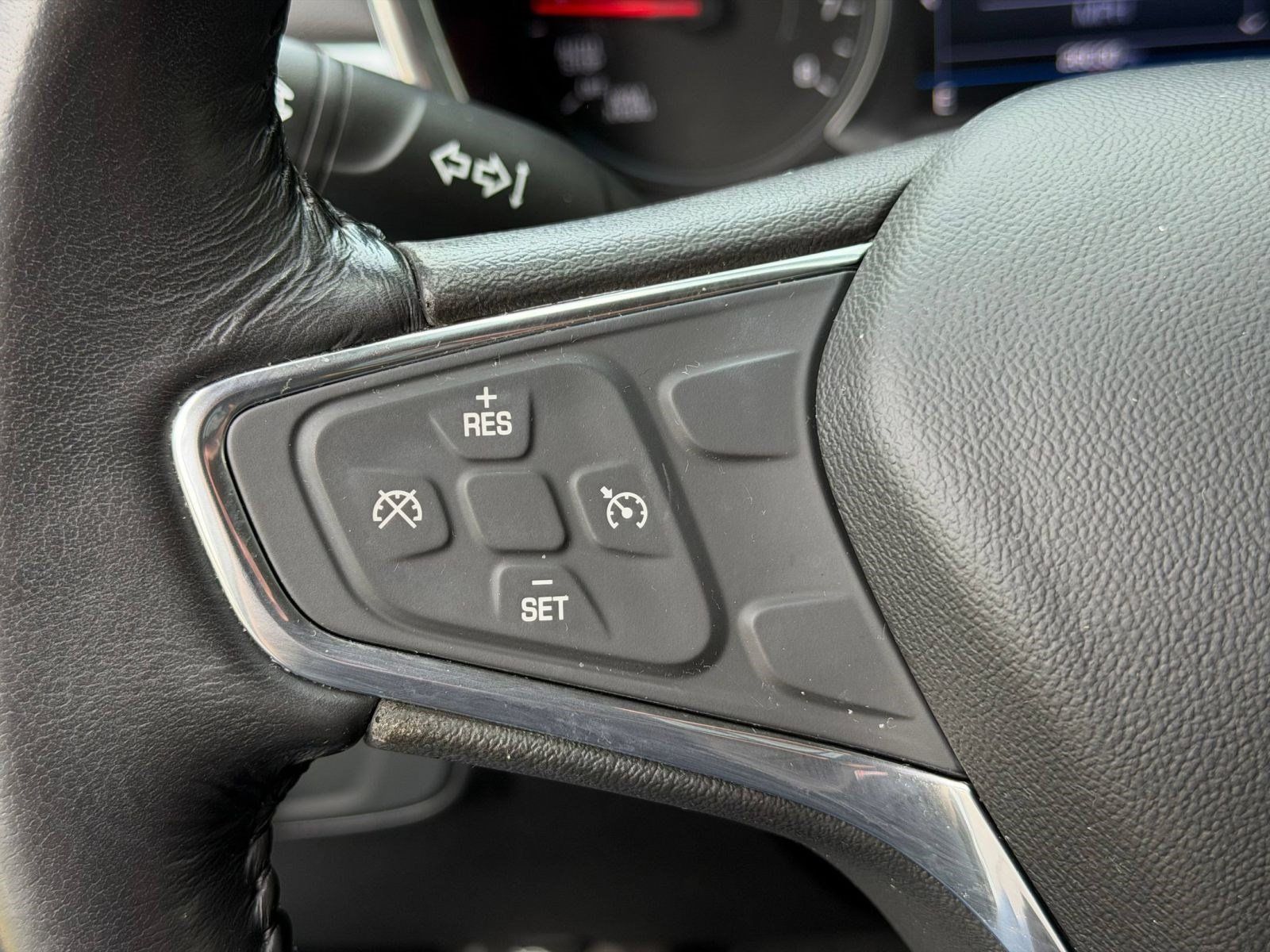 Used 2019 Chevrolet Equinox LT FWD image 16