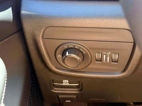 Certified 2023 Jeep Grand Cherokee Laredo w/ Luxury Tech Group I AWD/4WD image 24