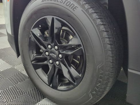 Used 2023 Chevrolet Traverse LT FWD image 40
