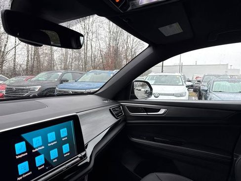 Certified 2025 Volkswagen Atlas Cross Sport SE image 22