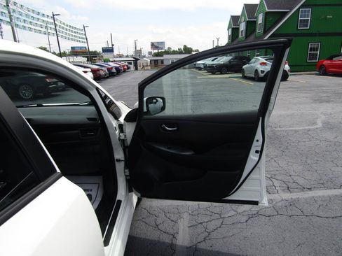Used 2022 Nissan Leaf S FWD image 22