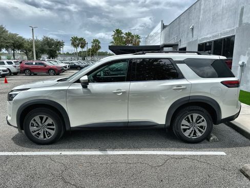 Used 2024 Nissan Pathfinder SV FWD image 5