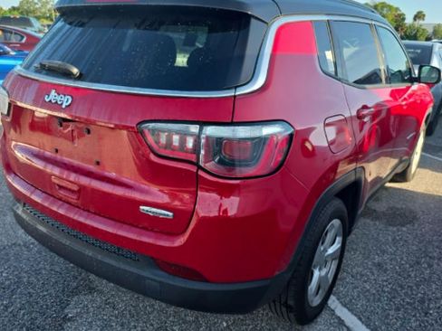 Used 2018 Jeep Compass Latitude FWD image 3