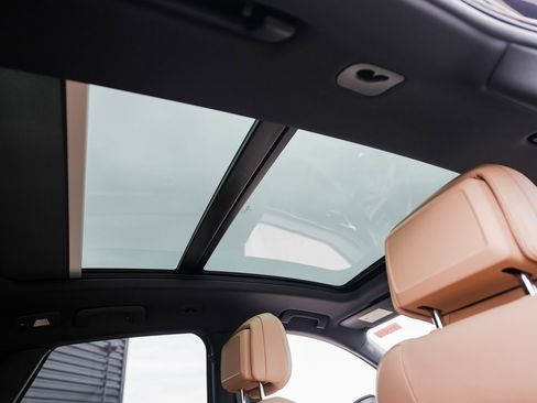 Certified 2025 Porsche Macan image 30