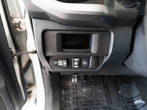 Used 2019 Toyota Tacoma SR5 AWD/4WD image 11