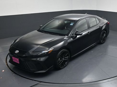 Used 2025 Toyota Camry SE FWD image 15