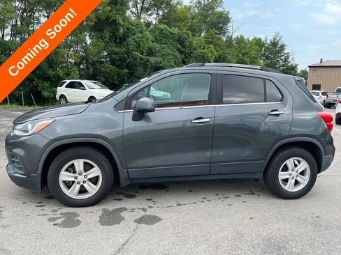 Used 2017 Chevrolet Trax LT w/ LT Convenience Package FWD image 6