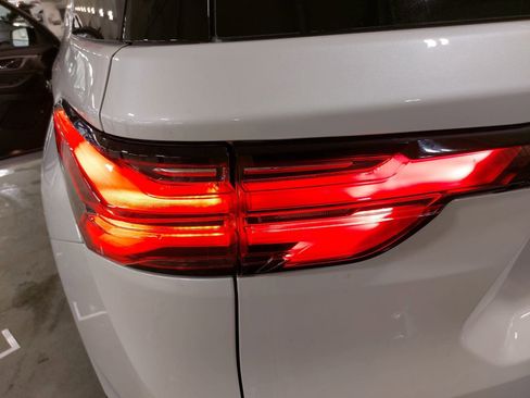 Used 2023 Chevrolet Traverse Premier w/ Redline Edition image 37