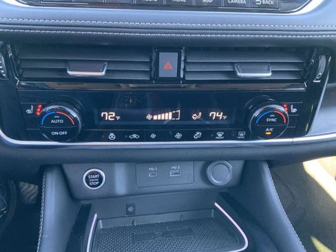 Used 2023 Nissan Rogue Platinum image 42