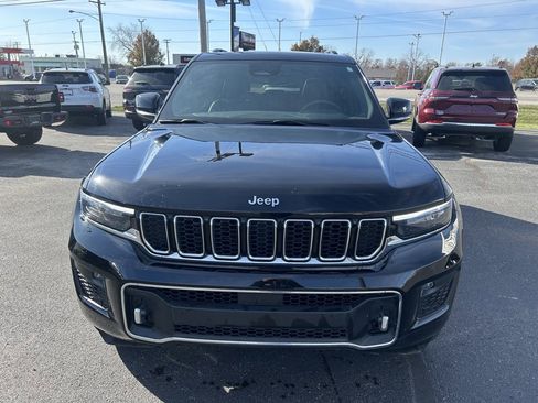 Used 2023 Jeep Grand Cherokee Overland image 2