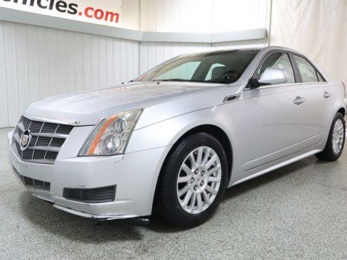 Used 2011 Cadillac CTS Luxury RWD image 2