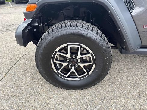 Used 2024 Jeep Wrangler Unlimited Rubicon AWD/4WD image 30