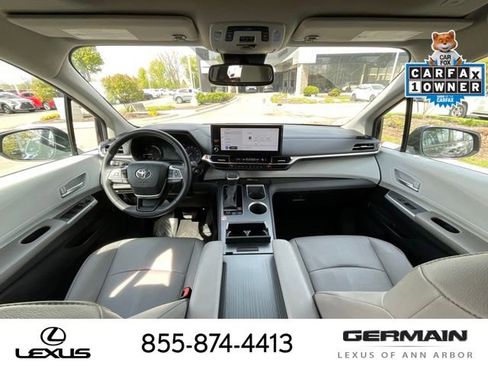 Used 2025 Toyota Sienna XLE FWD image 14