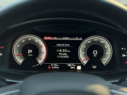 Used 2025 Audi Q8 Premium image 13