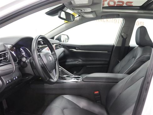 Used 2020 Toyota Camry XLE FWD image 14