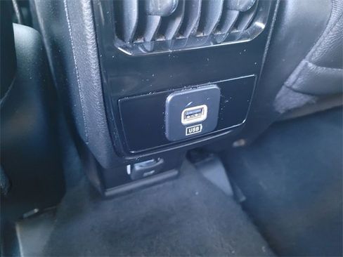 Used 2024 Jeep Compass Latitude image 10