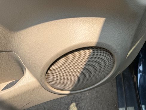 Used 2015 Nissan Rogue SV AWD/4WD image 27