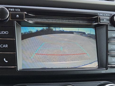 Used 2017 Toyota RAV4 LE image 17