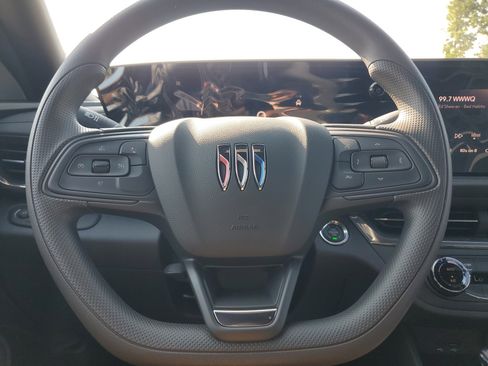 New 2025 Buick Envista Preferred image 21