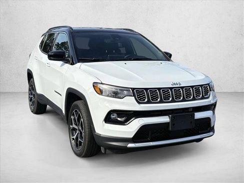 Used 2025 Jeep Compass Limited image 28