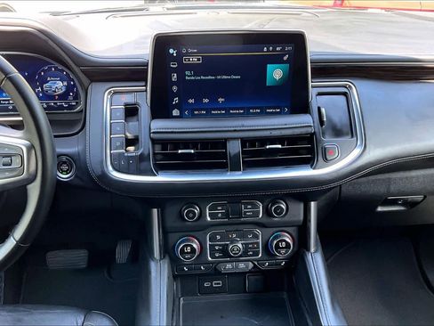 Used 2024 Chevrolet Suburban LT image 6