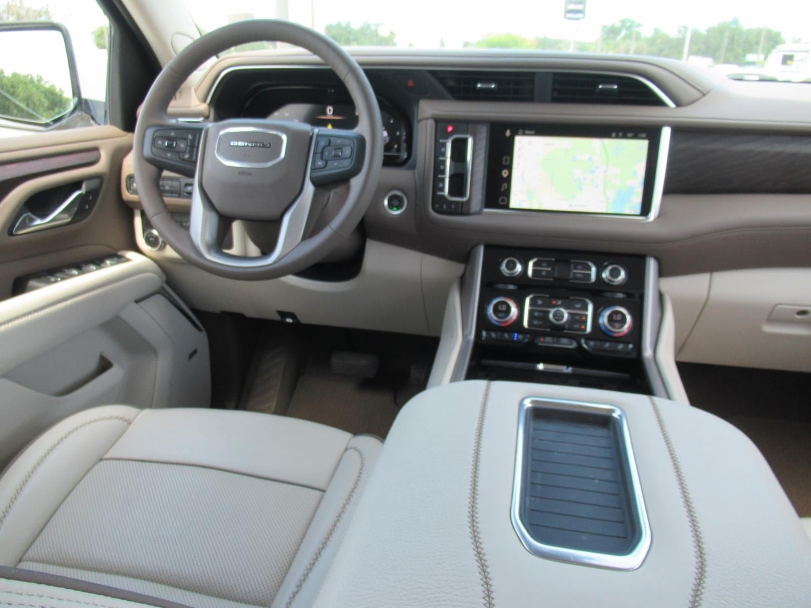 Used 2024 GMC Yukon XL Denali RWD image 13