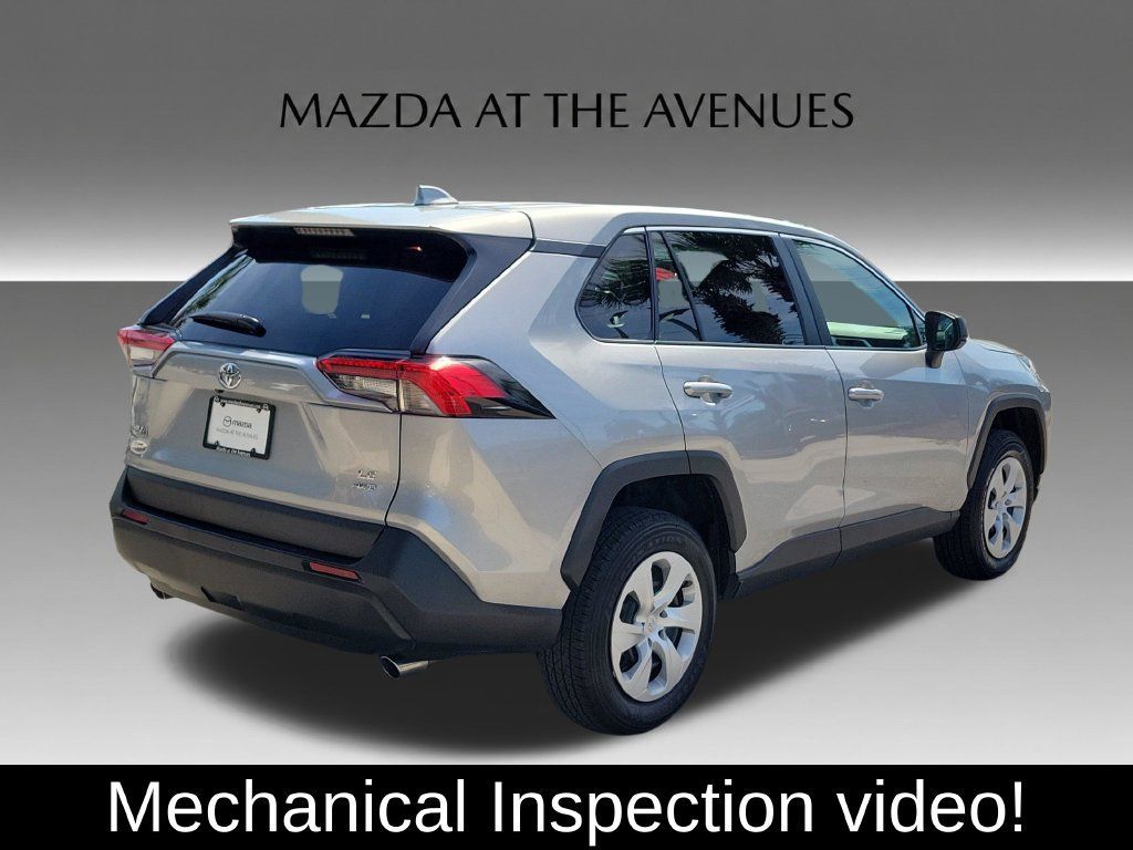 Used 2025 Toyota RAV4 LE AWD/4WD image 4