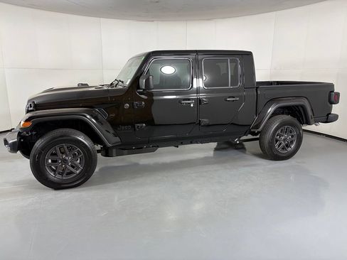 New 2026 Jeep Gladiator Sport AWD/4WD image 5